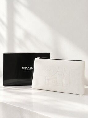 CHANEL Beauty White Skincare Cosmetic Pouch Embossed Logo Zipper NWT 0873